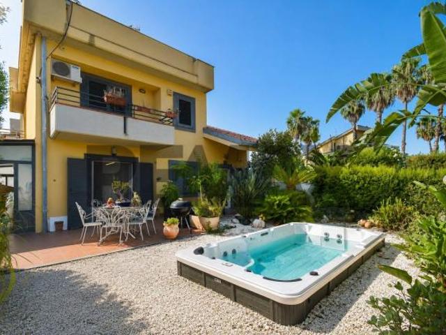 Villa Indipendente in vendita a San Nicolò, Aci Catena