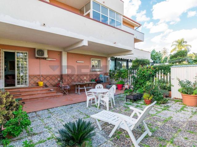 Villa Schiera in vendita a Aci Catena, Sicilia