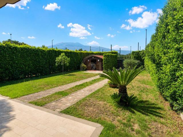 Villa Schiera in vendita a Aci Sant'antonio, Sicilia