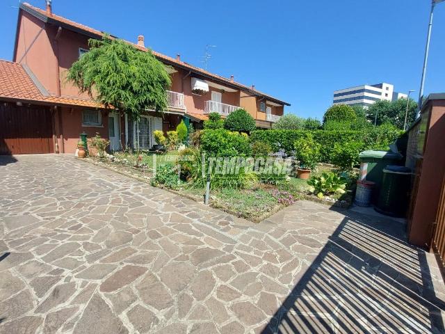 Ville Schiera in vendita a Agrate Brianza