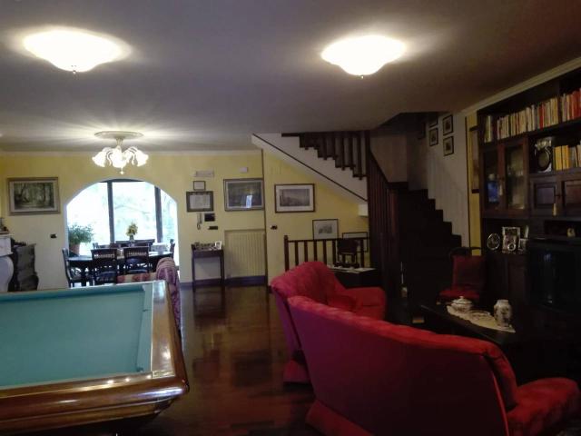 Villa Schiera in vendita a Valli, Marche
