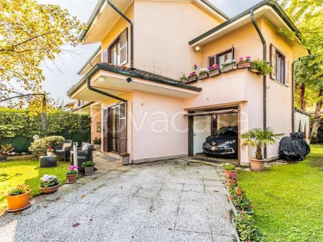 Villa Schiera in vendita a Cascina Villa, Lainate