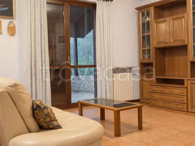Villa Schiera in vendita a Comunità Montana del Piambello, Besano