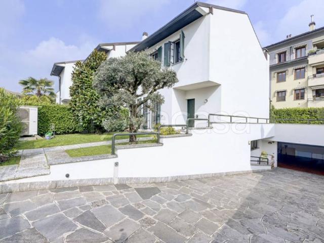 Villa Schiera in vendita a Biassono, Lombardia