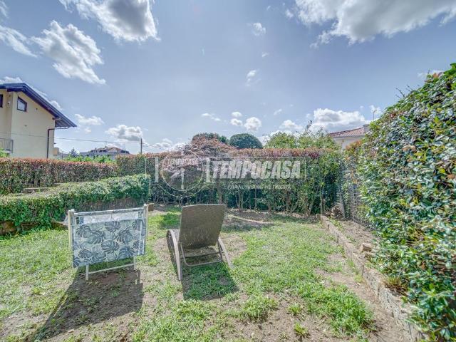 Villa Schiera in vendita a Santa Croce di Borgomanero, Piemonte