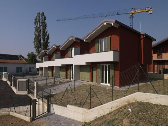 Ville Schiera in vendita a Bregnano