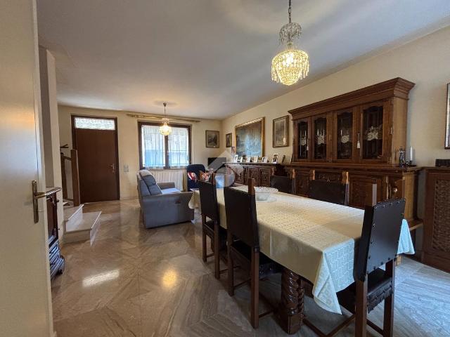 Villa Schiera in vendita a Zona Est, Brescia