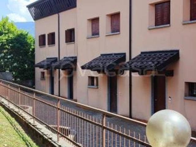 Villa Schiera in vendita a Onore, Lombardia