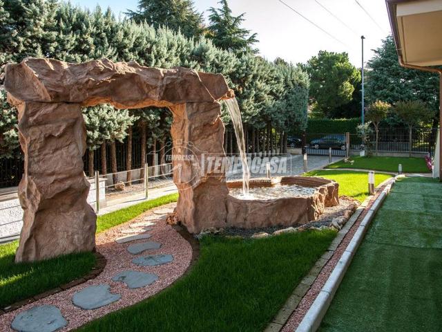 Villa Schiera in vendita a Moncucco, Brugherio