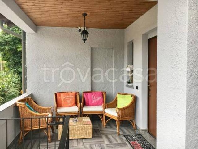 Villa Schiera in vendita a Comunità Montana del Piambello, Brusimpiano