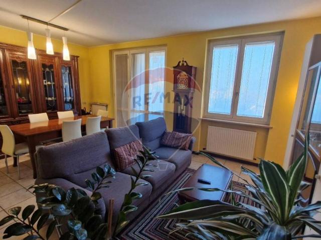 Villa Schiera in vendita a Buguggiate, Lombardia