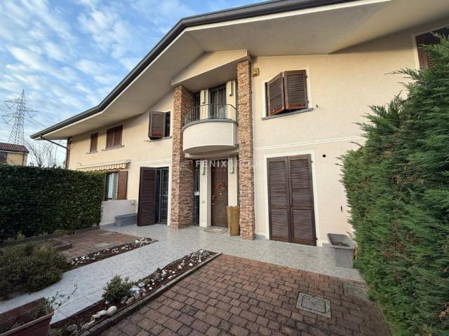 Villa Schiera in vendita a Busnago, Lombardia