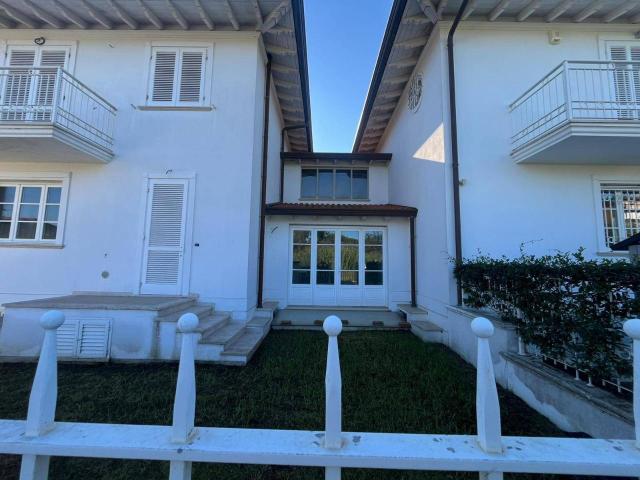 Villa Schiera in vendita a Camaiore, Toscana