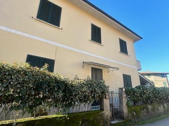 Villa Schiera in vendita a Camaiore, Toscana