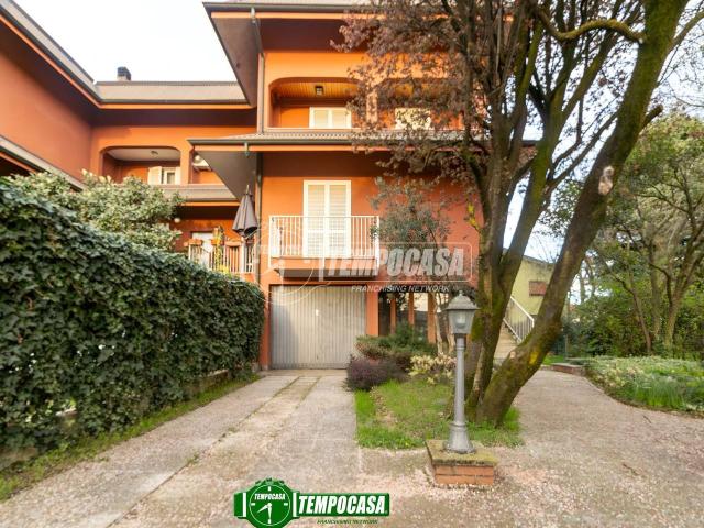 Villa Schiera in vendita a Cambiago, Lombardia