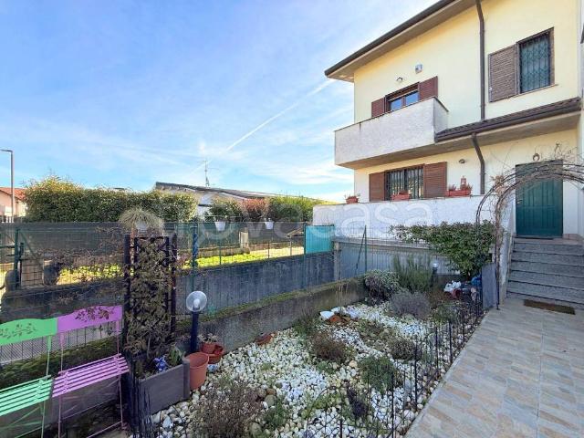 Villa Schiera in vendita a Cambiago, Lombardia