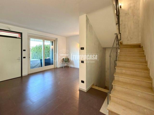 Villa Schiera in vendita a Camparada, Lombardia