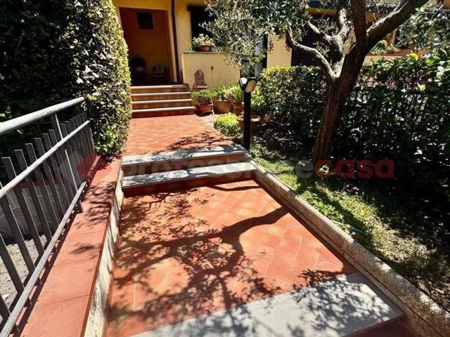 Villa Schiera in vendita a Campi Bisenzio, Toscana