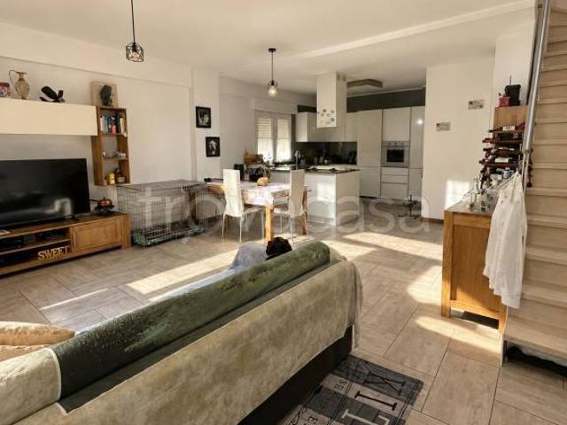 Villa Schiera in vendita a Villaggio Trieste, Cantù