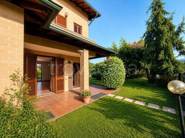 Villa Schiera in vendita a Capiago Intimiano, Lombardia