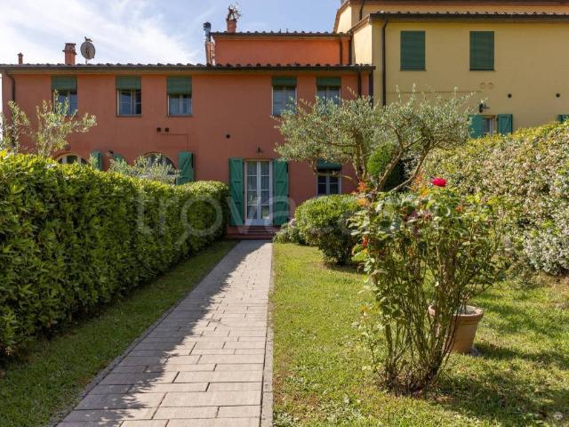 Villa Schiera in vendita a Capannori, Toscana