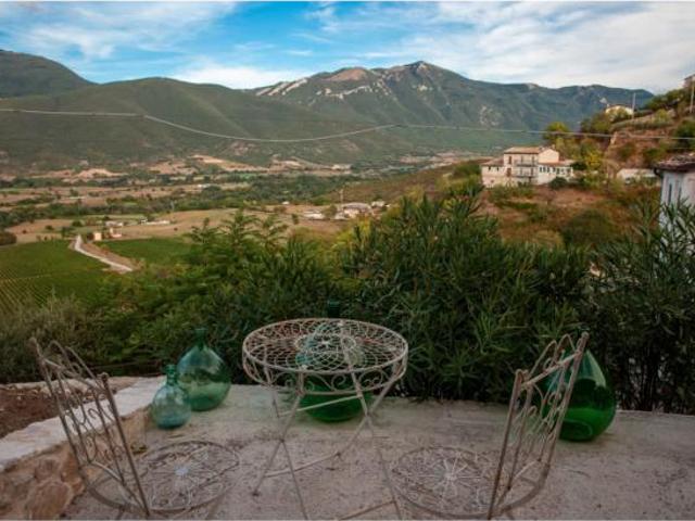 Appartamento in vendita a Capestrano, L'Aquila