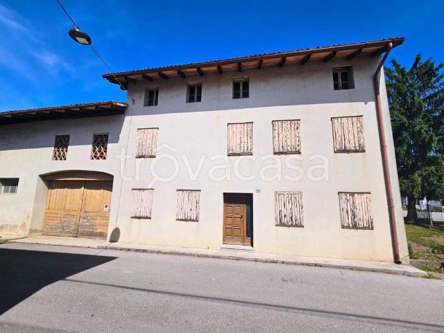 Villa Schiera in vendita a Capriva Del Friuli, Friuli-Venezia Giulia