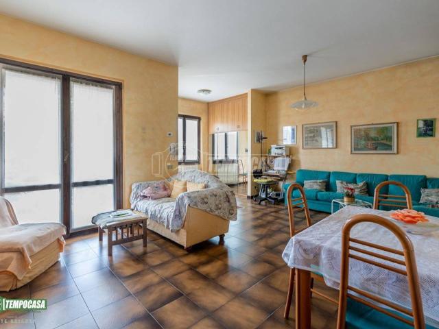 Villa Schiera in vendita a Carate Brianza, Lombardia