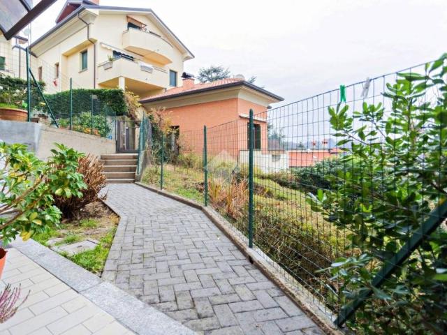 Villa Schiera in vendita a Carate Brianza, Lombardia