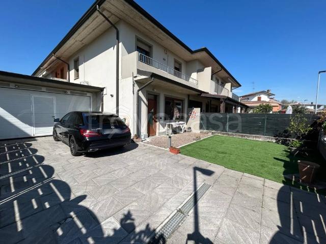 Villa Schiera in vendita a Caravaggio, Lombardia