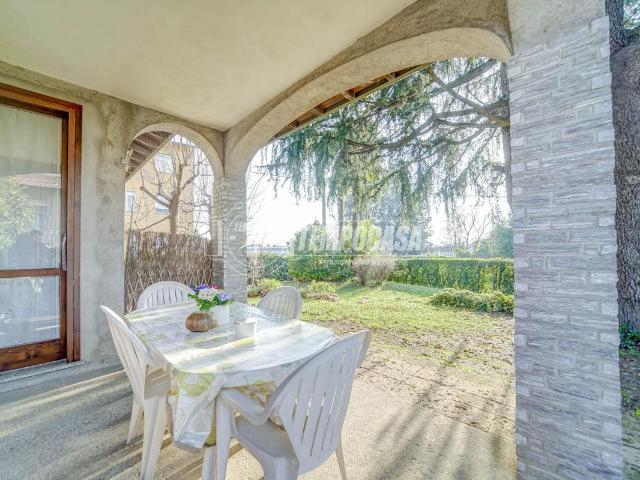 Villa Schiera in vendita a Carnago, Lombardia