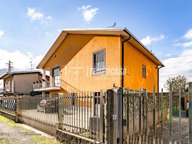 Villa Schiera in vendita a Bariola, Caronno Pertusella