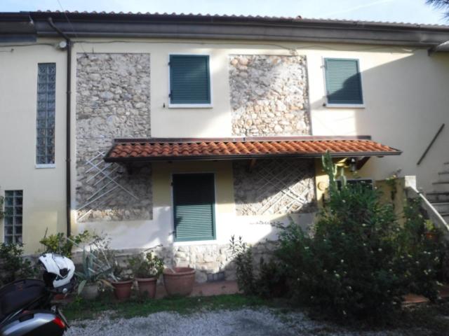 Villa Schiera in vendita a Carrara, Toscana