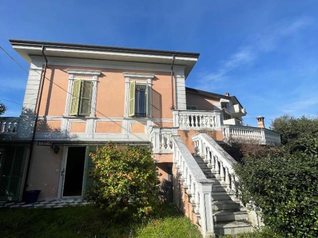 Villa Schiera in vendita a La Prada, Carrara