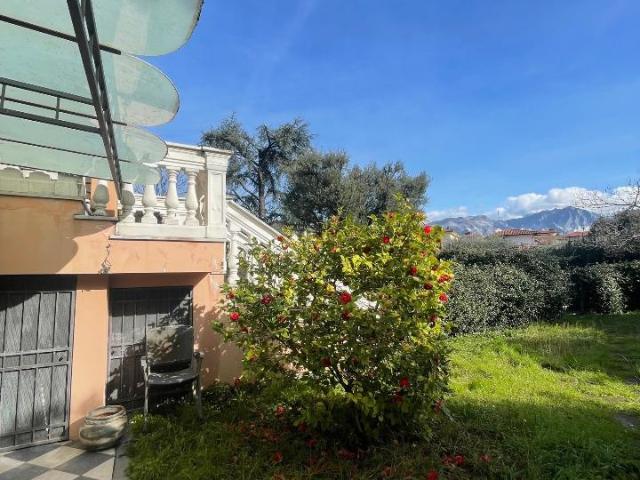 Villa Schiera in vendita a La Prada, Carrara