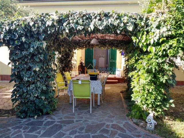 Villa Schiera in vendita a Carrara, Toscana