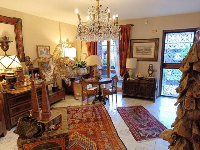 Villa Schiera in vendita a La Prada, Carrara