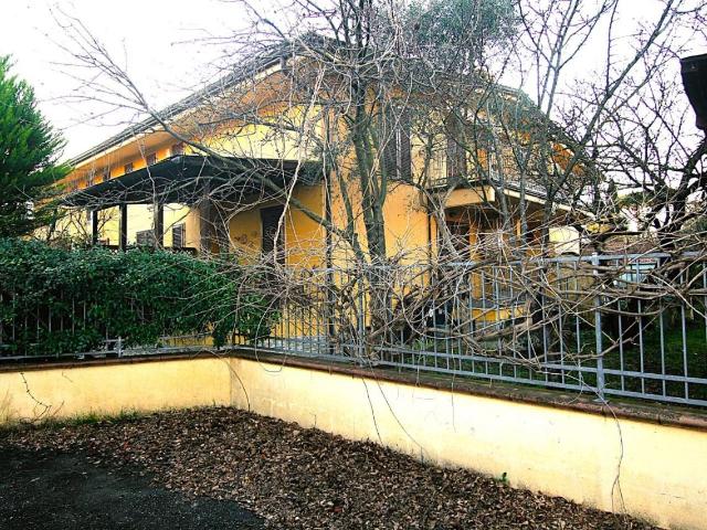 Villa Schiera in vendita a Marina di Carrara, Carrara