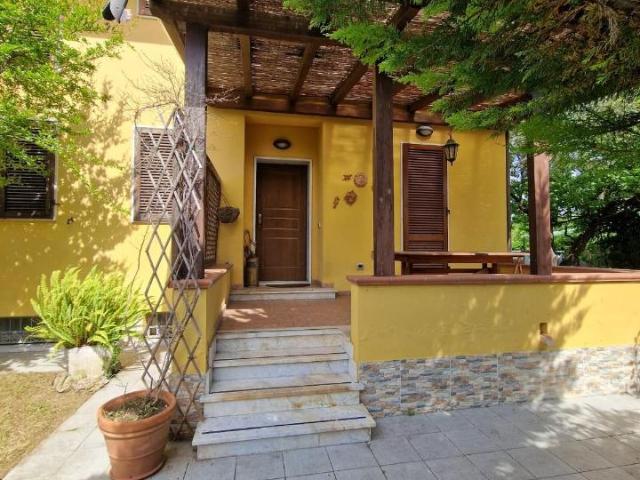 Villa Schiera in vendita a Marina di Carrara, Carrara