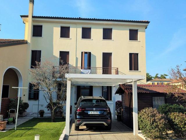 Villa Schiera in vendita a Castelfranco Veneto, Veneto