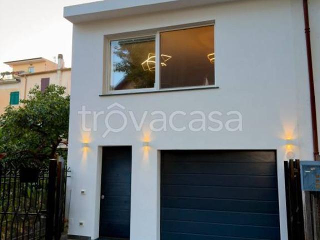 Villa Schiera in vendita a Castellaro, Liguria