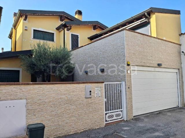 Villa Schiera in vendita a Castelleone, Lombardia