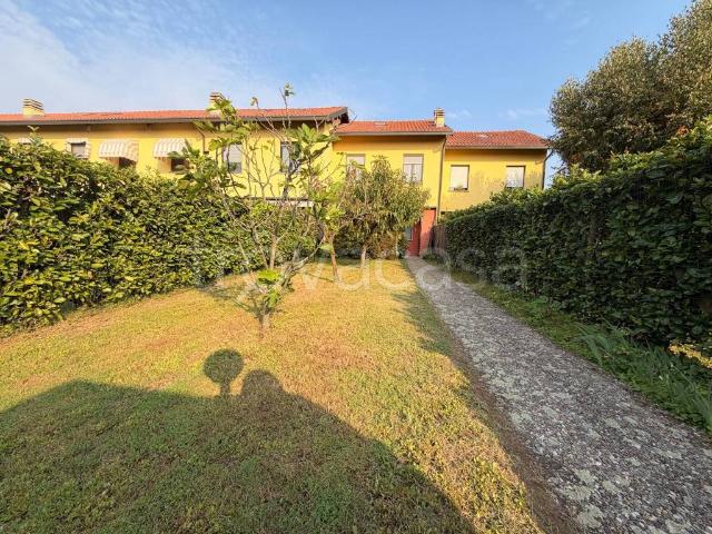 Villa Schiera in vendita a Castelletto sopra Ticino, Novara
