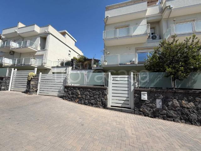 Villa Schiera in vendita a Picanello-Ognina-Barriera-Canalicchio, Catania