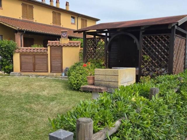 Villa Schiera in vendita a Mazzanta, Cecina