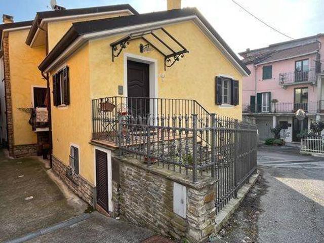 Villa Schiera in vendita a Cengio, Liguria