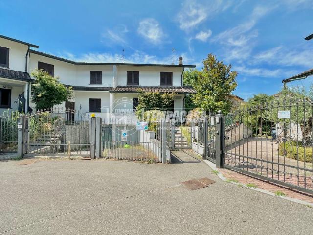 Villa Schiera in vendita a Cerro Al Lambro, Lombardia