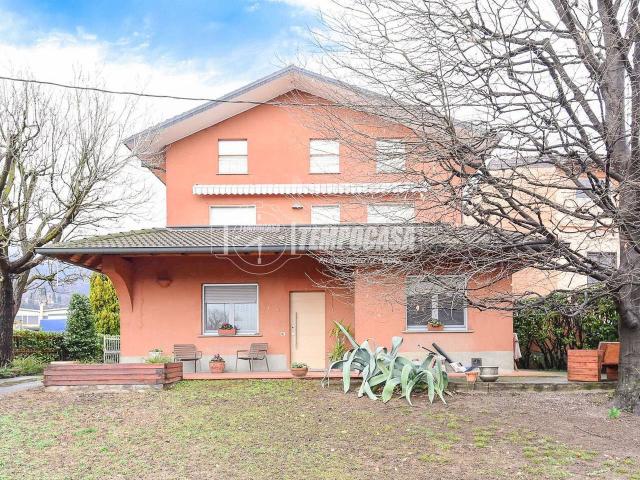 Villa Schiera in vendita a Suello, Lombardia