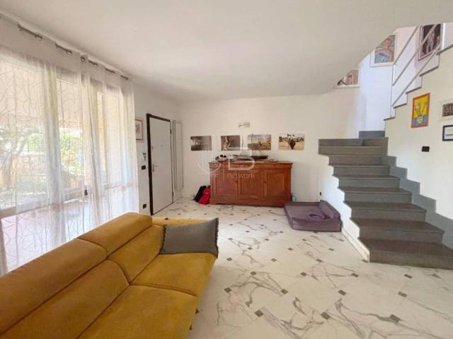 Villa Schiera in vendita a Montignoso, Toscana