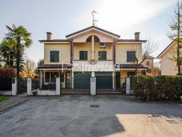 Villa Schiera in vendita a Pianura Reggiana, Re